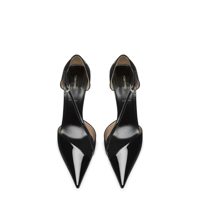Asymmetrische Pumps aus Lackleder Asymmetrische Pumps aus Lackleder