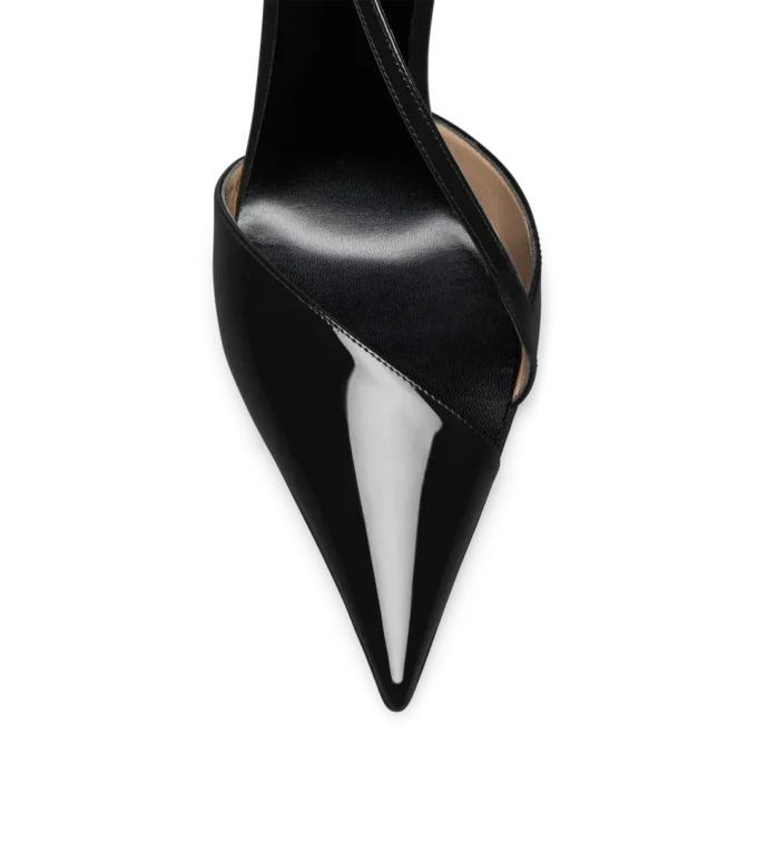 Asymmetrische Pumps aus Lackleder Asymmetrische Pumps aus Lackleder