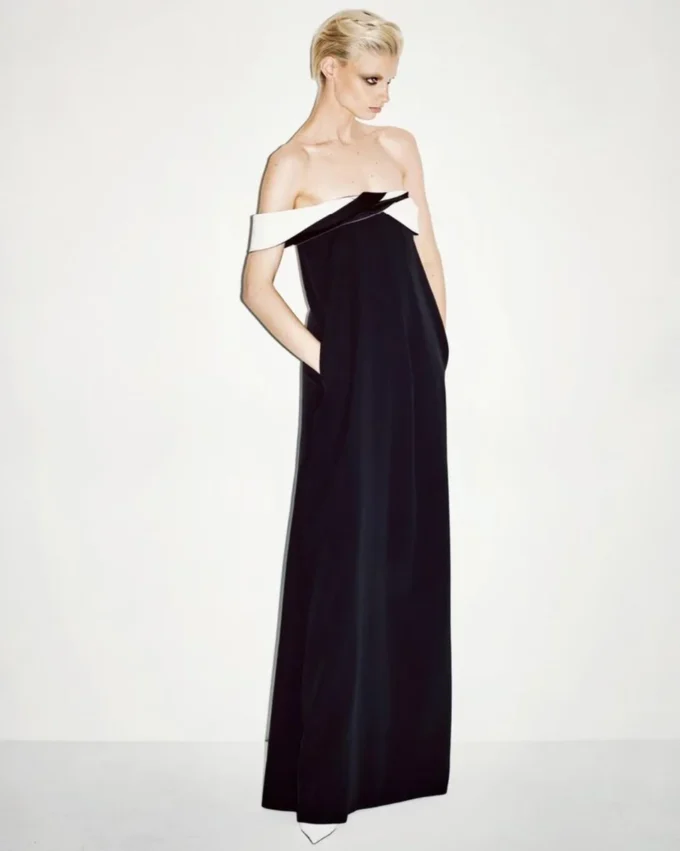 Asymmetrisches Abendkleid aus drapiertem Kreppsatin