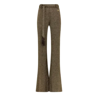 Ausgestellte Hose
