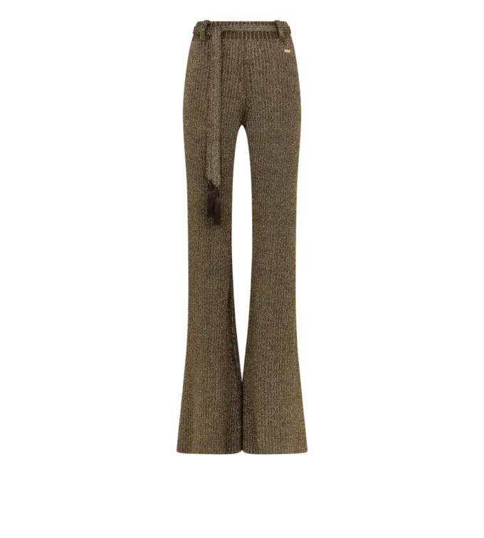 Ausgestellte Hose