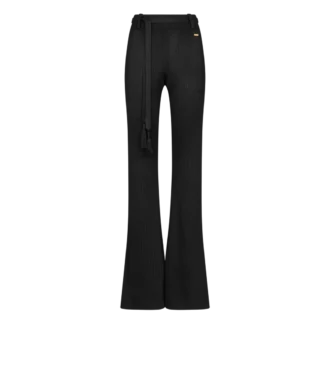 Ausgestellte Hose