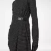 Bedrucktes Seidenkleid mit langen Ärmeln und Lederdetails Bedrucktes Seidenkleid mit langen Ärmeln und Lederdetails