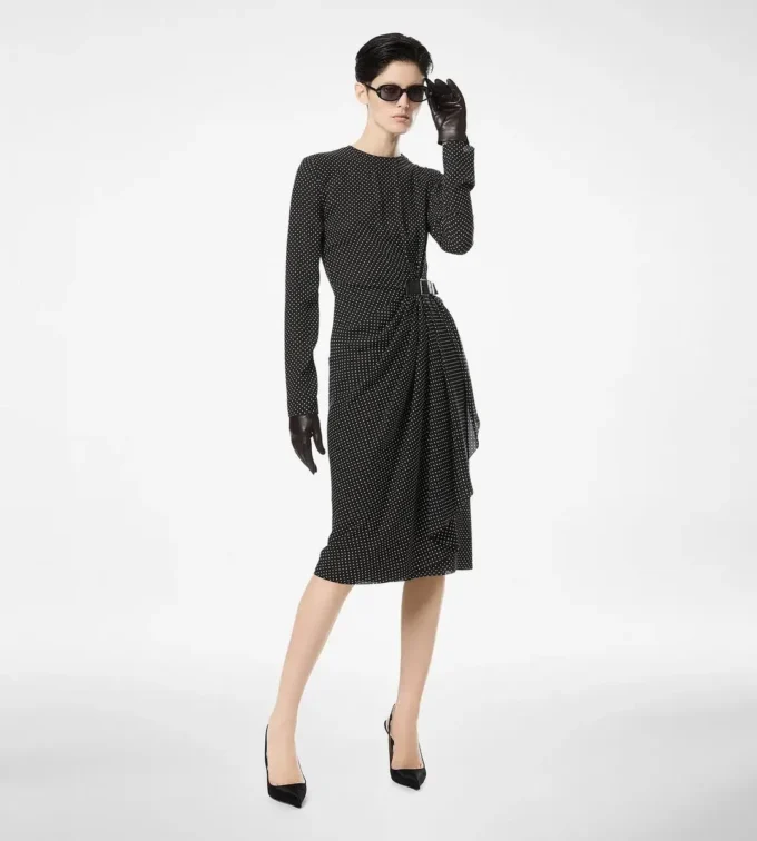 Bedrucktes Seidenkleid mit langen Ärmeln und Lederdetails Bedrucktes Seidenkleid mit langen Ärmeln und Lederdetails