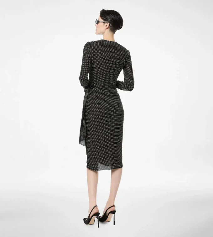 Bedrucktes Seidenkleid mit langen Ärmeln und Lederdetails Bedrucktes Seidenkleid mit langen Ärmeln und Lederdetails
