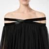 Besticktes Abendkleid aus Seidenchiffon mit schulterfreiem Ausschnitt Besticktes Abendkleid aus Seidenchiffon mit schulterfreiem Ausschnitt