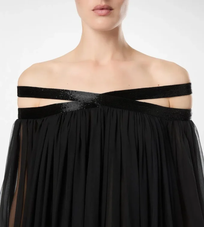 Besticktes Abendkleid aus Seidenchiffon mit schulterfreiem Ausschnitt Besticktes Abendkleid aus Seidenchiffon mit schulterfreiem Ausschnitt