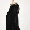 Besticktes Abendkleid aus Seidenchiffon mit schulterfreiem Ausschnitt Besticktes Abendkleid aus Seidenchiffon mit schulterfreiem Ausschnitt
