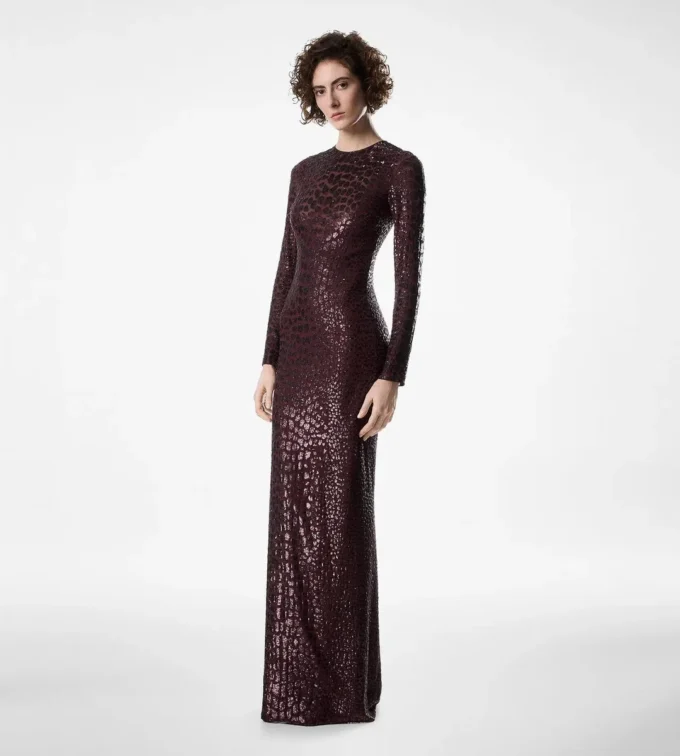 Besticktes Abendkleid mit Langarm und Krokodileffekt Besticktes Abendkleid mit Langarm und Krokodileffekt