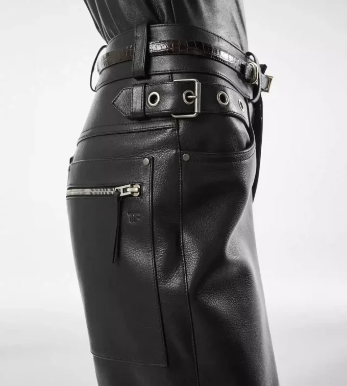 Bikerhose aus strukturiertem Narbenleder