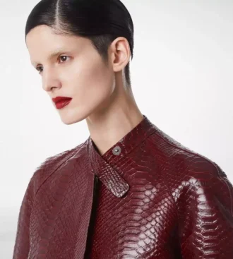 Bikerjacke aus bedrucktem Leder und gewaschenem Duchesse-Stoff