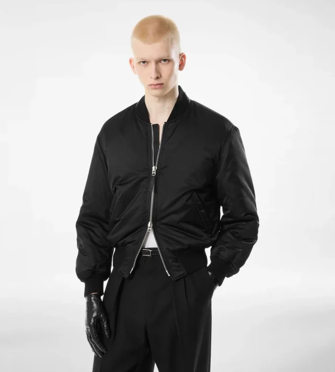 Bomberjacke aus Seidensatin Bomberjacke aus Seidensatin