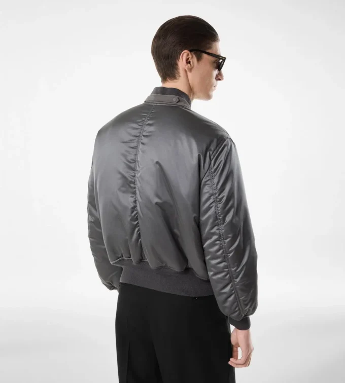 Bomberjacke aus Seidensatin Bomberjacke aus Seidensatin