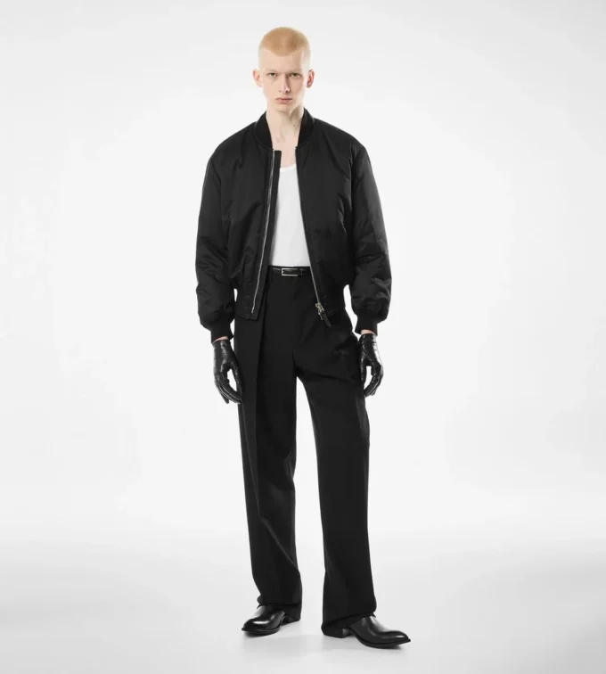 Bomberjacke aus Seidensatin Bomberjacke aus Seidensatin