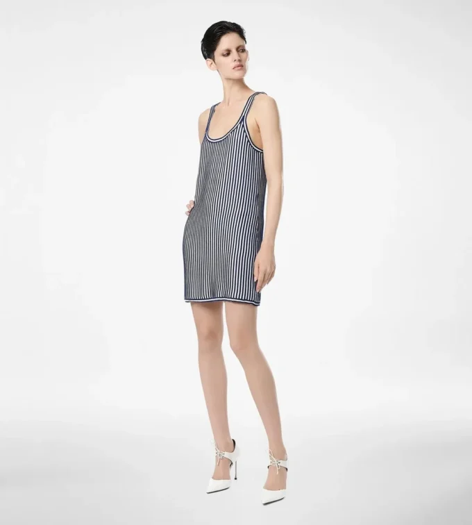 Cocktailkleid aus Seide mit Paillettenstickerei und Tanktop-Schnitt Cocktailkleid aus Seide mit Paillettenstickerei und Tanktop-Schnitt