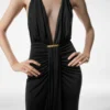 Cocktailkleid mit V-Ausschnitt und drapiertem Wasserfall-Detail vorne in der Mitte Cocktailkleid mit V-Ausschnitt und drapiertem Wasserfall-Detail vorne in der Mitte