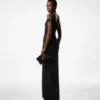 Ein-Schulter-Abendkleid mit gedrehter Vorderseite Ein-Schulter-Abendkleid mit gedrehter Vorderseite