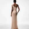 Ein-Schulter-Abendkleid mit gedrehter Vorderseite Ein-Schulter-Abendkleid mit gedrehter Vorderseite