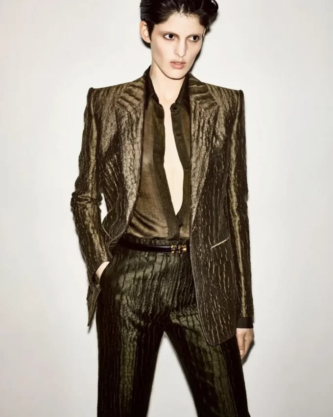 Einreihige Jacke mit Kragen und Krokodil-Jacquard Einreihige Jacke mit Kragen und Krokodil-Jacquard
