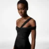 Einseitiges Cocktailkleid mit gedrehter Vorderseite Einseitiges Cocktailkleid mit gedrehter Vorderseite
