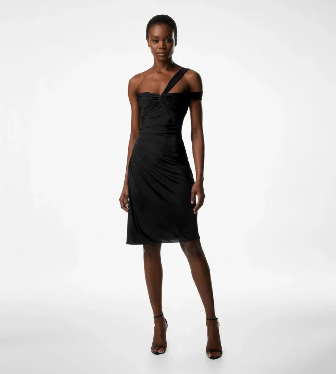 Einseitiges Cocktailkleid mit gedrehter Vorderseite Einseitiges Cocktailkleid mit gedrehter Vorderseite