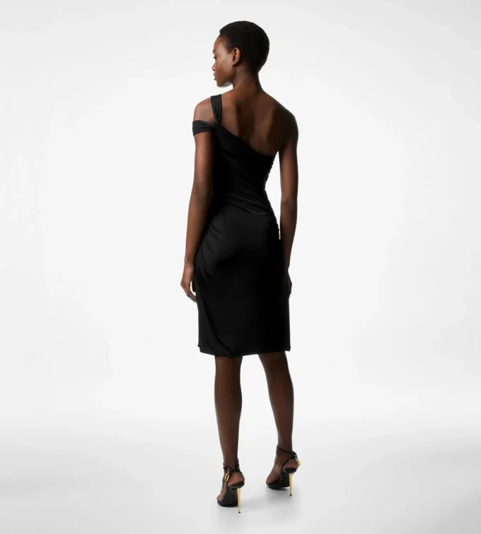 Einseitiges Cocktailkleid mit gedrehter Vorderseite Einseitiges Cocktailkleid mit gedrehter Vorderseite