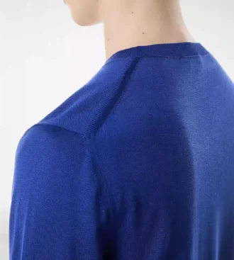 Fließendes Seiden-Shirt mit Rundhalsausschnitt