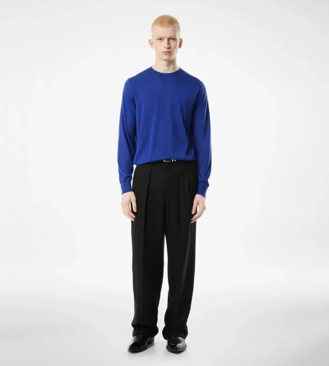 Fließendes Seiden-Shirt mit Rundhalsausschnitt Fließendes Seiden-Shirt mit Rundhalsausschnitt