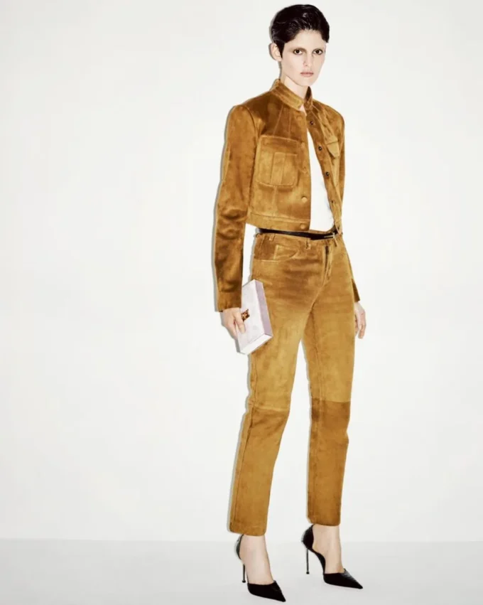Fünf-Taschen-Hose aus vollnarbigem Lammwildleder mit geprägtem Tf-Logo Fünf-Taschen-Hose aus vollnarbigem Lammwildleder mit geprägtem Tf-Logo