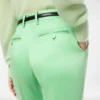 Gerade geschnittene Hose aus gewaschener Baumwoll-Seidenmischung Gerade geschnittene Hose aus gewaschener Baumwoll-Seidenmischung