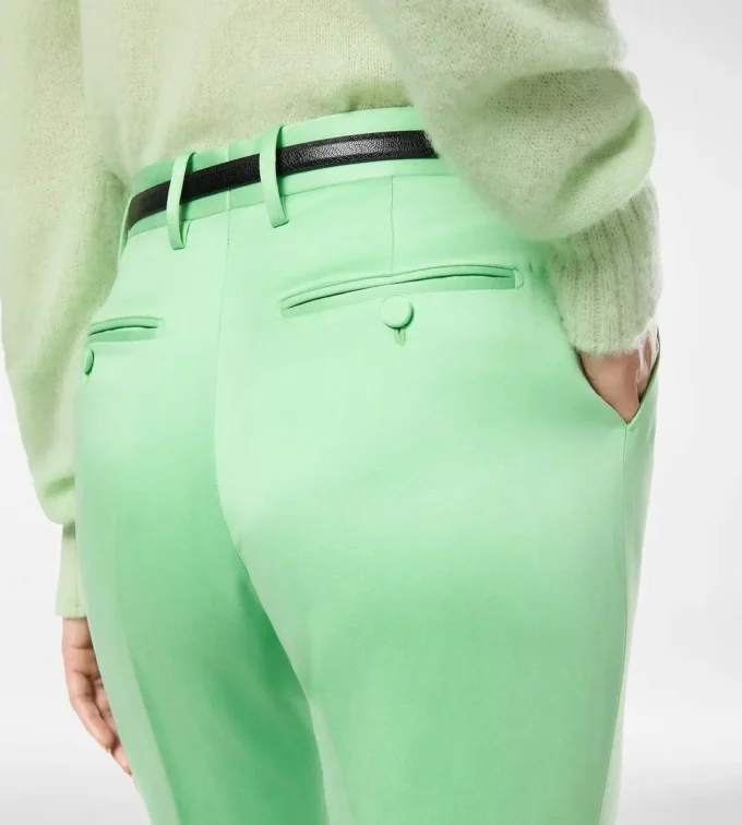 Gerade geschnittene Hose aus gewaschener Baumwoll-Seidenmischung Gerade geschnittene Hose aus gewaschener Baumwoll-Seidenmischung