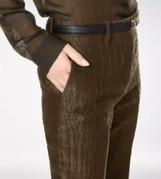 Gerade geschnittene Hose aus Krokodil-Jacquard