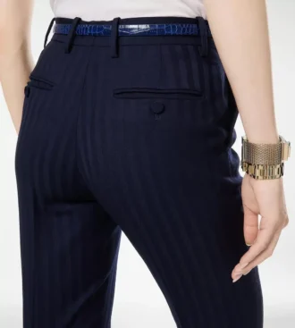 Gerade geschnittene Hose aus reiner Wolle mit farblich abgestimmten Streifen