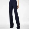 Gerade geschnittene Hose aus reiner Wolle mit farblich abgestimmten Streifen Gerade geschnittene Hose aus reiner Wolle mit farblich abgestimmten Streifen