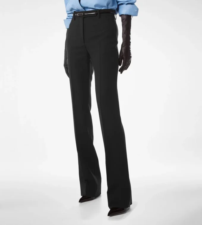 Gerade geschnittene Hose aus Woll-Seiden-Mischung Gerade geschnittene Hose aus Woll-Seiden-Mischung