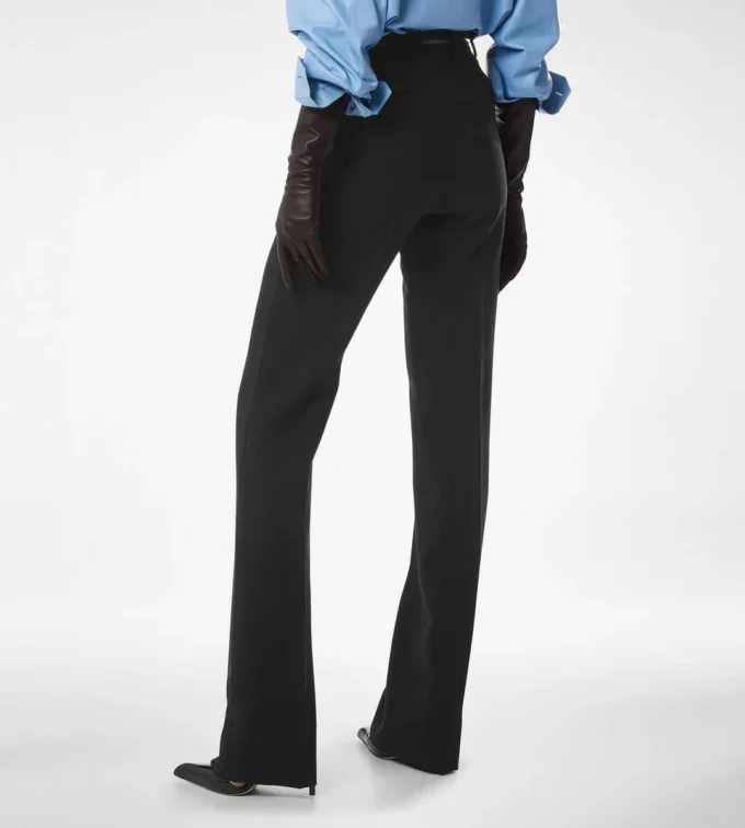 Gerade geschnittene Hose aus Woll-Seiden-Mischung Gerade geschnittene Hose aus Woll-Seiden-Mischung