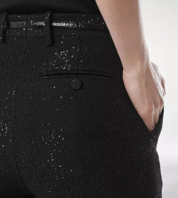 Gerade geschnittene Hose aus Wollmischkrepp mit Pailletten Gerade geschnittene Hose aus Wollmischkrepp mit Pailletten
