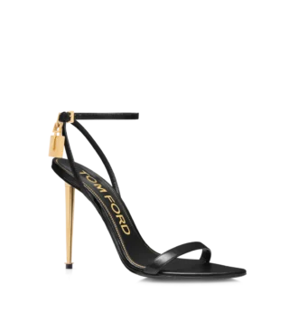 Glänzende Leder-Sandalen mit spitzen Zehen und Vorhängeschloss-Verzierung