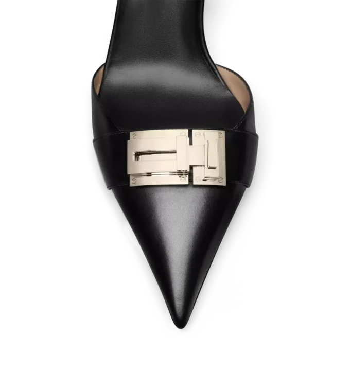 Glänzende Leder-Slingback-Sandalen mit T-Verschluss Glänzende Leder-Slingback-Sandalen mit T-Verschluss