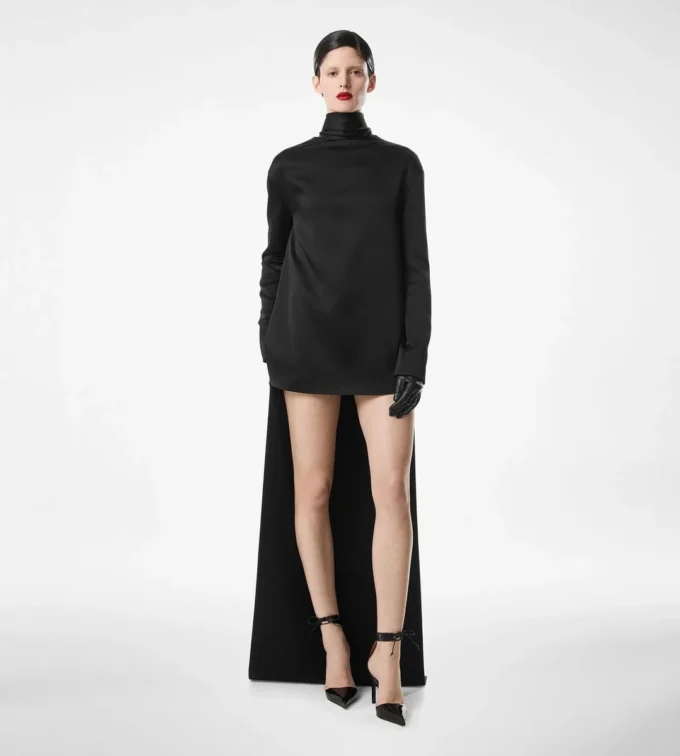 Glänzendes Cocktailkleid aus Crêpe mit Stehkragen Glänzendes Cocktailkleid aus Crêpe mit Stehkragen