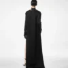 Glänzendes Cocktailkleid aus Crêpe mit Stehkragen Glänzendes Cocktailkleid aus Crêpe mit Stehkragen