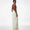 Halterneck-Abendkleid mit Rüschendetails Halterneck-Abendkleid mit Rüschendetails