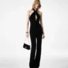 Halterneck-Jumpsuit aus Samt mit gedrehter Vorderseite Halterneck-Jumpsuit aus Samt mit gedrehter Vorderseite