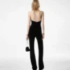 Halterneck-Jumpsuit aus Samt mit gedrehter Vorderseite Halterneck-Jumpsuit aus Samt mit gedrehter Vorderseite