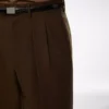 Hose mit doppelter Falte aus gebrochenem Twill Hose mit doppelter Falte aus gebrochenem Twill
