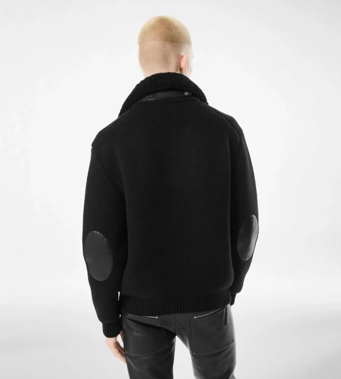 Kaschmir-Strickjacke mit Lammfellkragen Kaschmir-Strickjacke mit Lammfellkragen