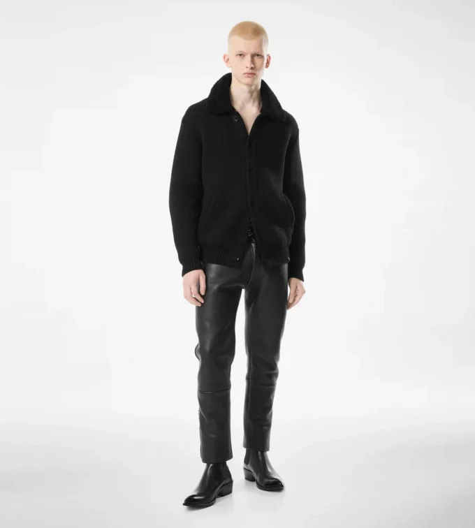 Kaschmir-Strickjacke mit Lammfellkragen Kaschmir-Strickjacke mit Lammfellkragen