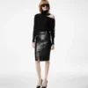 Langärmeliger Strickpullover mit U-Boot-Ausschnitt und Tom Ford-Metallplakette Langärmeliger Strickpullover mit U-Boot-Ausschnitt und Tom Ford-Metallplakette