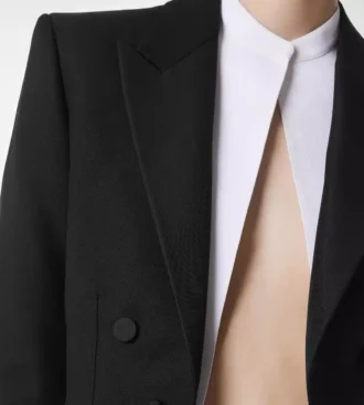 Kurze Smokingjacke aus Woll-Seiden-Mischung mit doppelter Knopfleiste