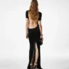 Langes Kleid mit Cut-Out und Kettenverschluss Langes Kleid mit Cut-Out und Kettenverschluss